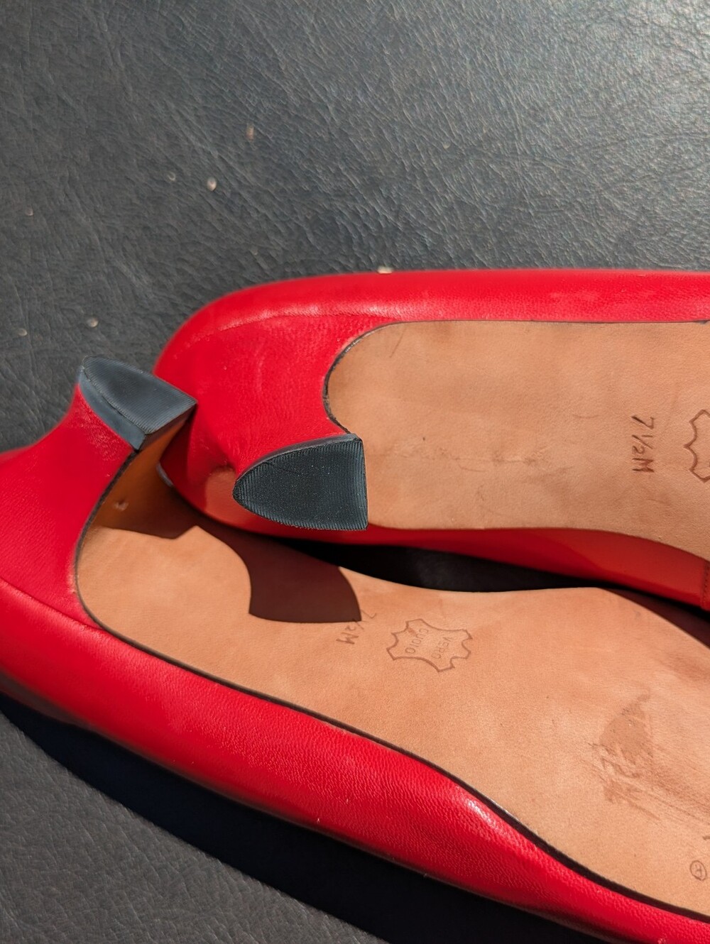 Enzo Angiolini Red Pointed-Toe Bow Pump 7-1/2 M - Picture 5 of 5